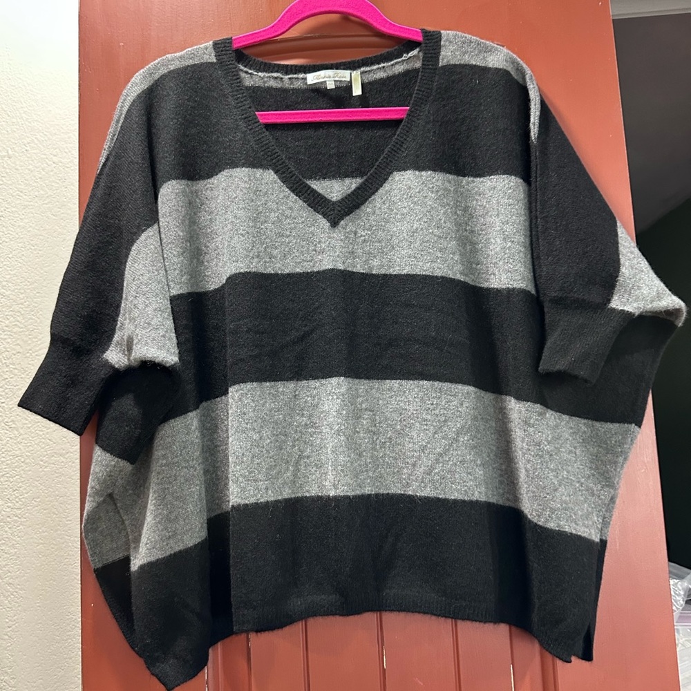 Minnie Rose Black and Pink Sweater 💯Cashmere oversized fit.